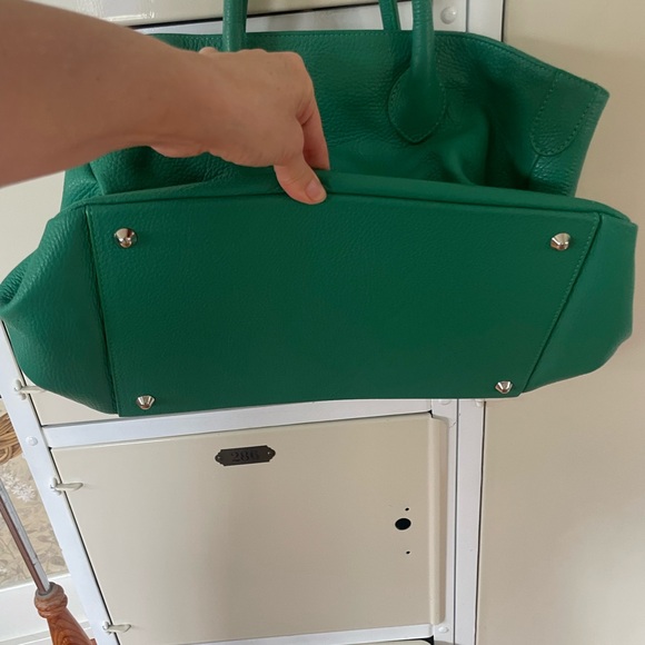 Mark & Graham Elisabetta Slouch Leather Handbag – Kelly Green Pebbled Leather - Picture 9 of 11